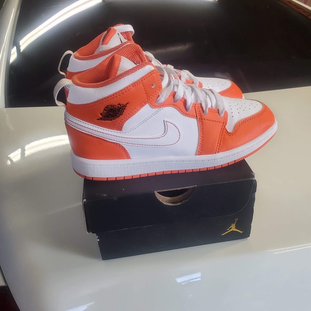 Jordans size 2 1/2 youth
